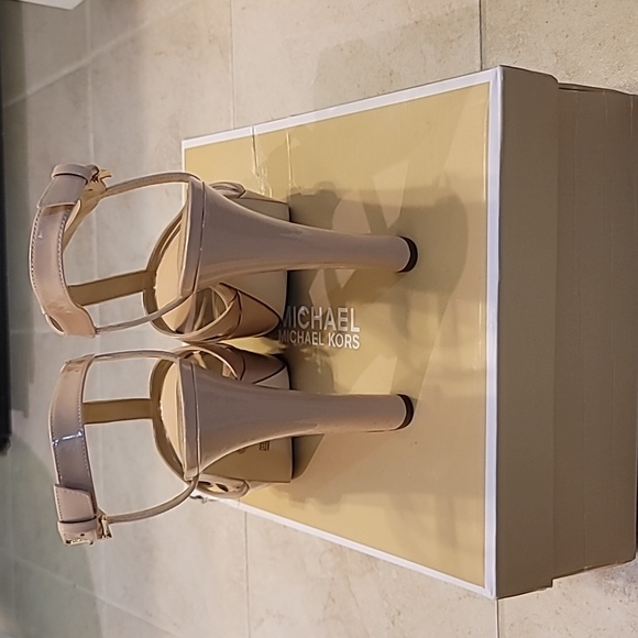 Heeks - Picture 3 of 3